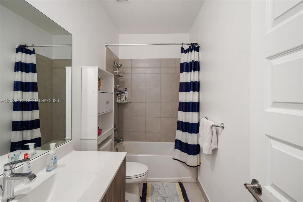 15809 NW 91st Ct, Miami Lakes, FL 33018 Photo
