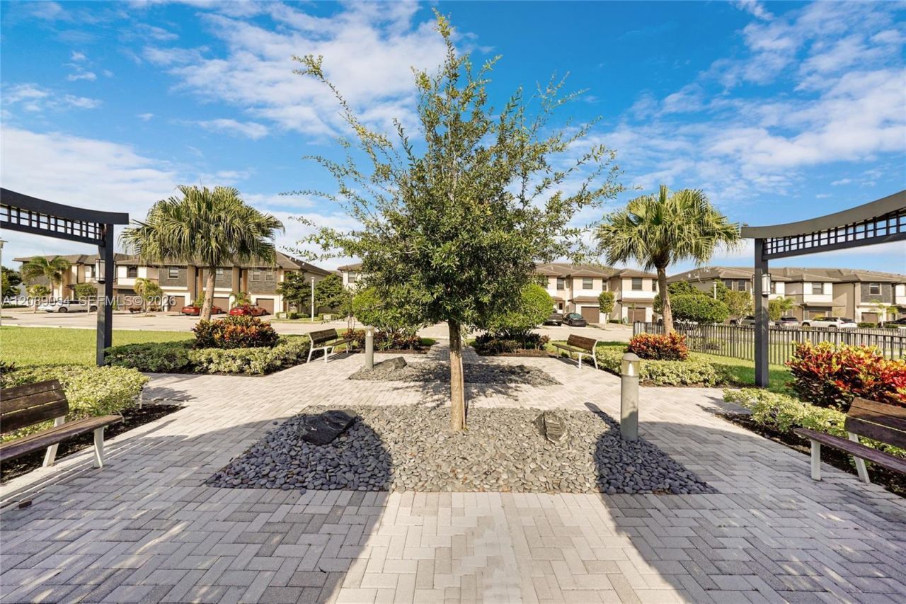15809 NW 91st Ct, Miami Lakes, FL 33018 Photo