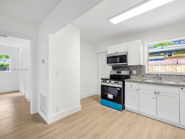 2033 Dewey St , Hollywood, FL 33020