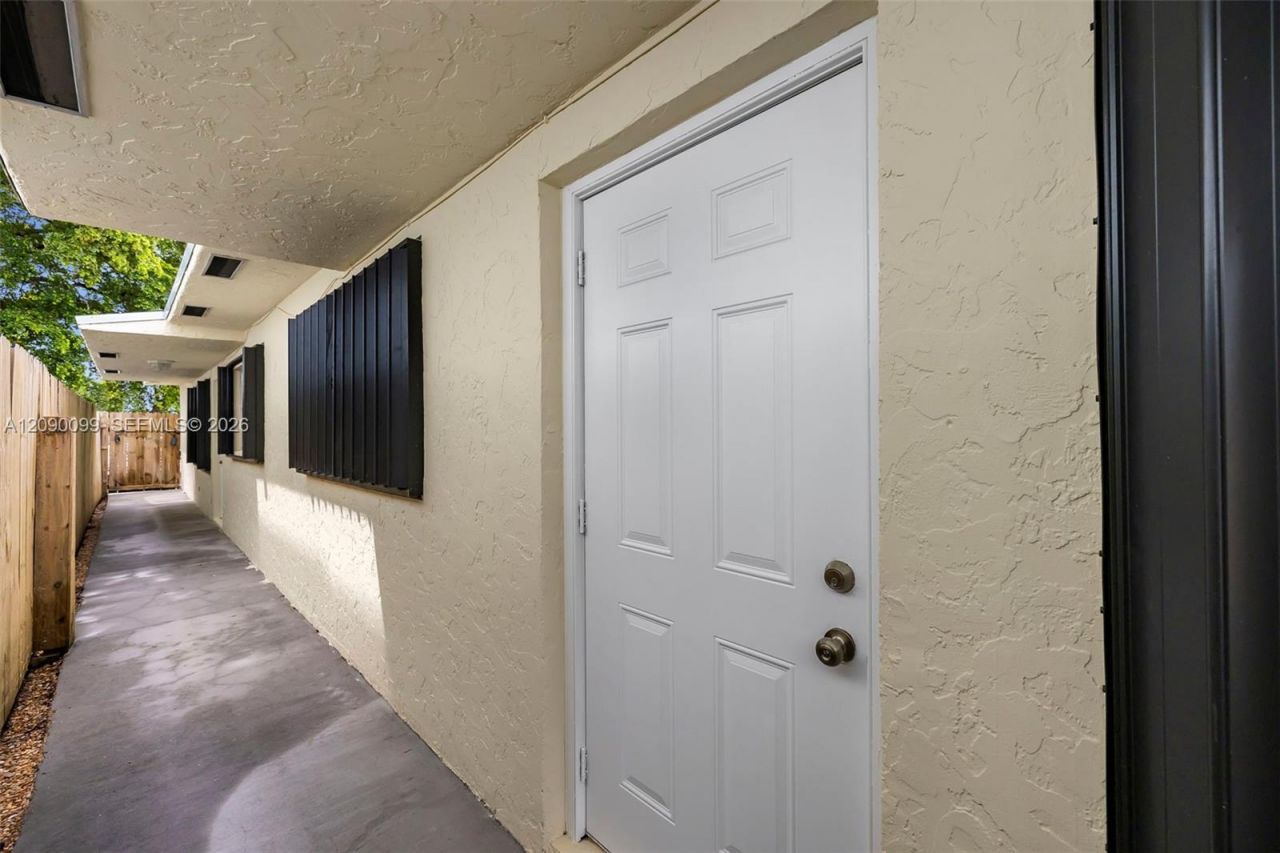 2033 Dewey St , Hollywood, FL 33020 Photo