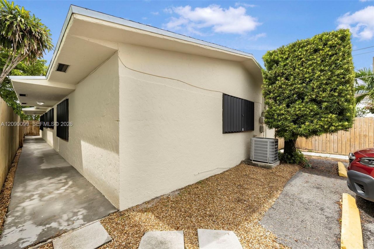2033 Dewey St , Hollywood, FL 33020 Photo