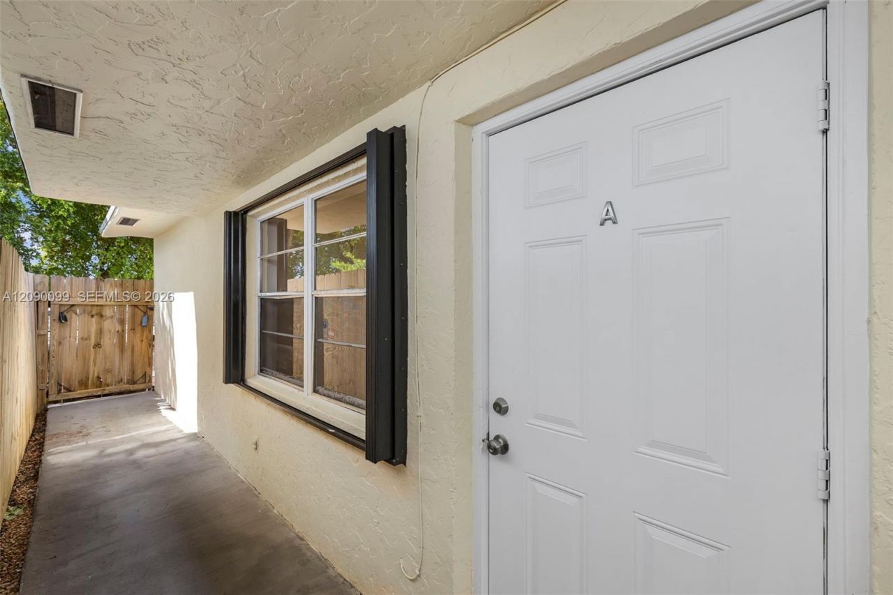 2033 Dewey St , Hollywood, FL 33020 Photo
