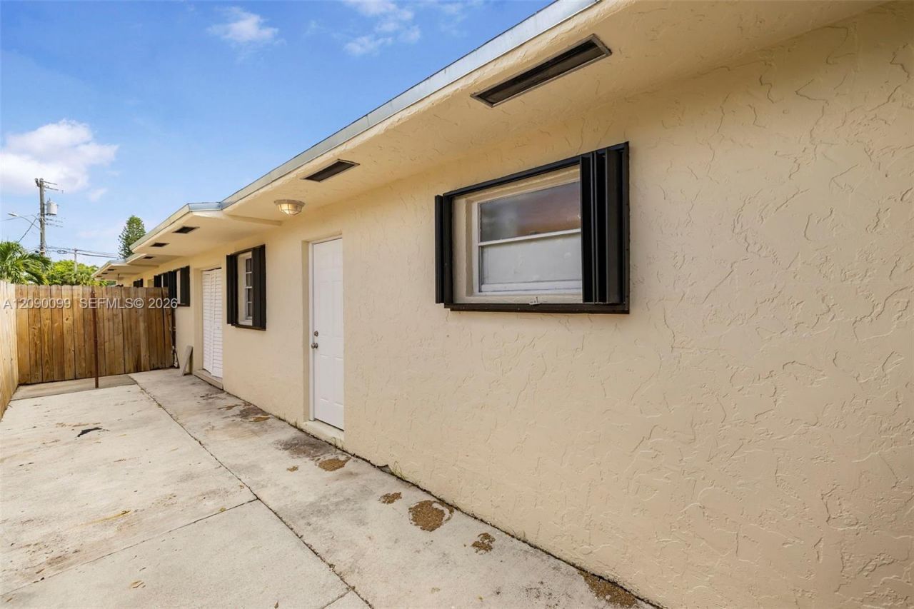 2033 Dewey St , Hollywood, FL 33020 Photo