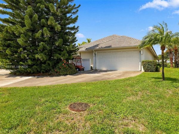 173 Orange Tree Dr , Atlantis, FL 33462