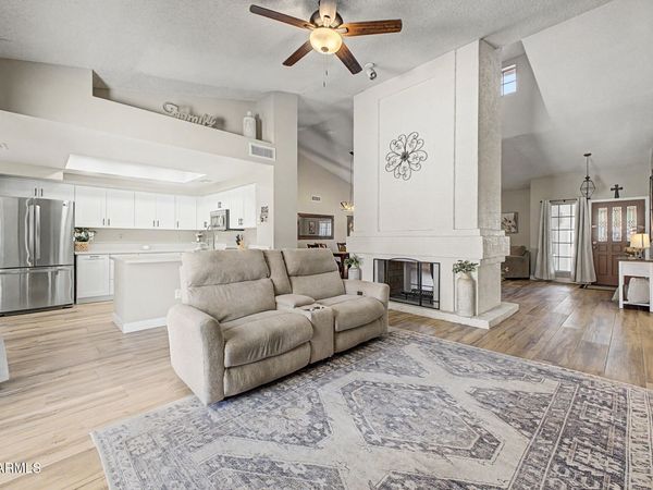 801 E BRAEBURN Drive, Phoenix, AZ 85022