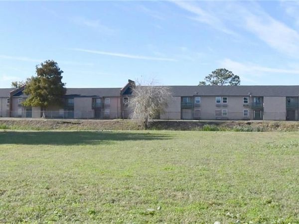 7010 CHATELAIN Drive , New Orleans, LA 70128