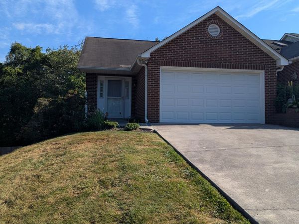 2446 Glen Meadow Rd, Knoxville, TN 37909