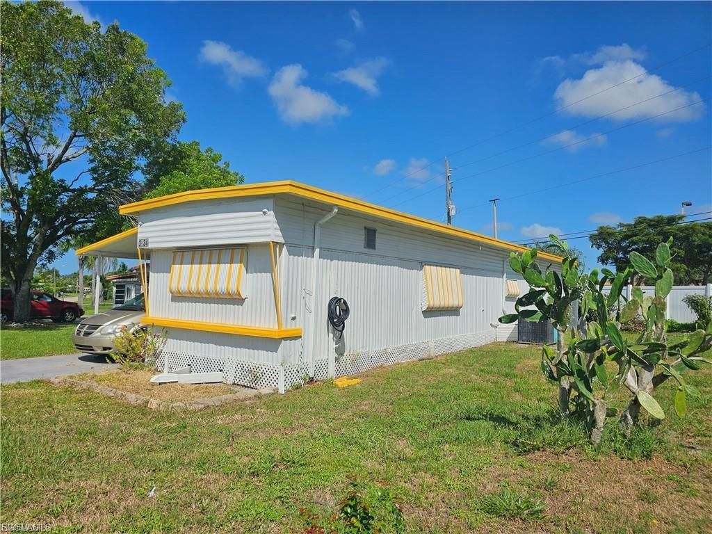 3834 Unique Cir, Fort Myers, FL 33908 Main Photo