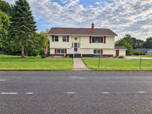 1300 Robin Road, Utica, NY 13502