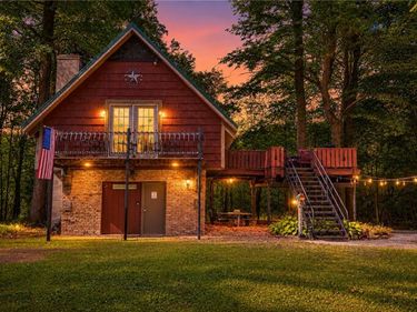 6708 Lake Bluff Rd, North Rose, NY 14516