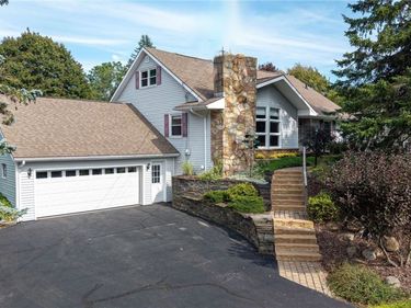 44 Hillcrest Dr, Victor, NY 14564