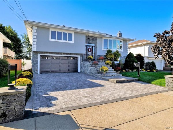 569 Links Drive S, Oceanside, NY 11572