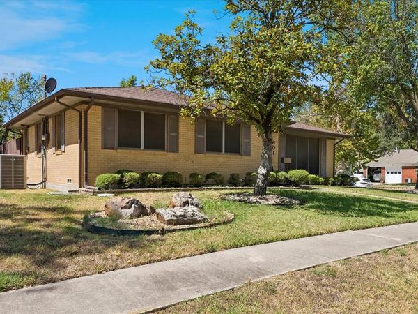 601 Line Drive , Gainesville, TX 76240