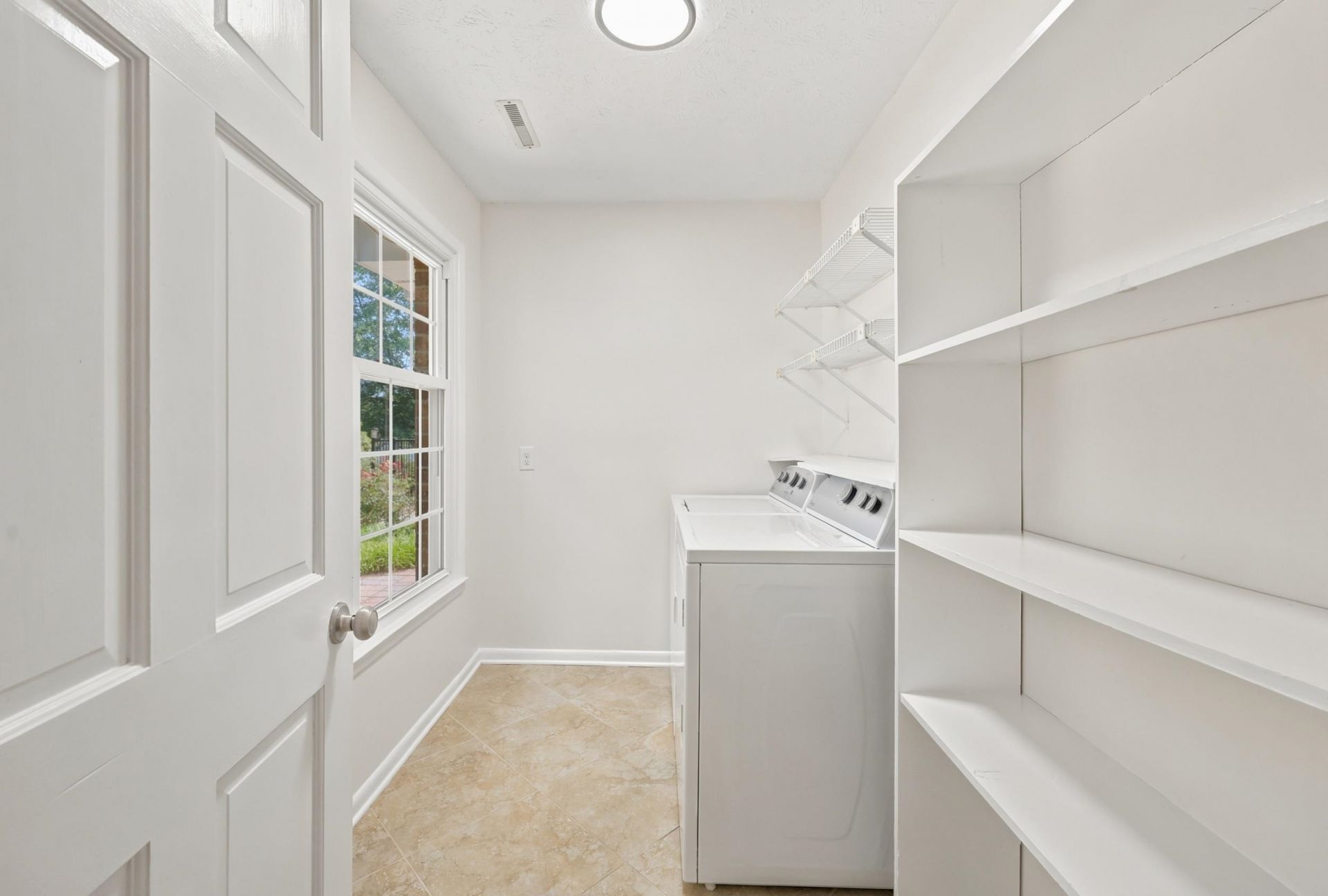 1930 Kate Ln. Photo 26