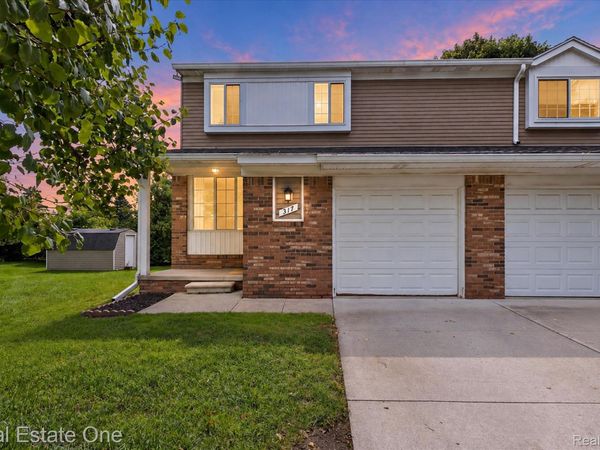 317 Hampton Court, South Lyon, Mi 48178