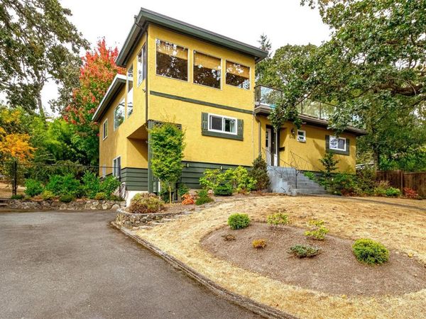 644 Fernhill Rd, Esquimalt, BC V9A 4Y9