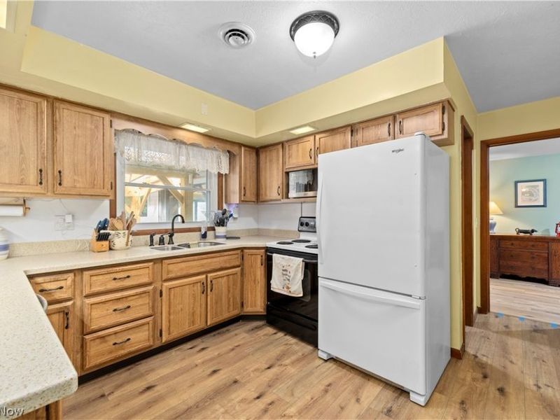 6424 Murray Ridge Road, Elyria, OH 44035 Photo 12