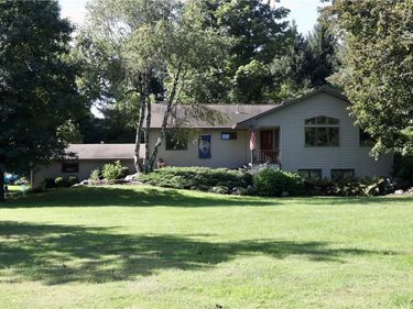 7864 Broadfield Road , Manlius, NY 13104