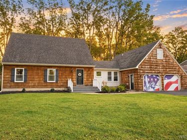 16 Orchard Dr , Le Roy, NY 14482