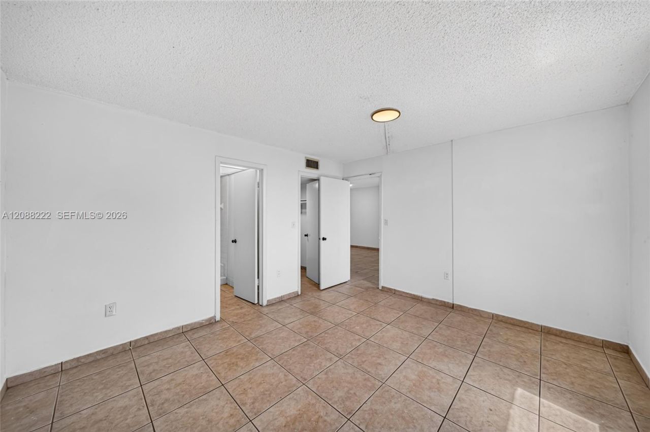 10000 NW 80th Ct , Unit 2432, Hialeah Gardens, FL 33016 Photo