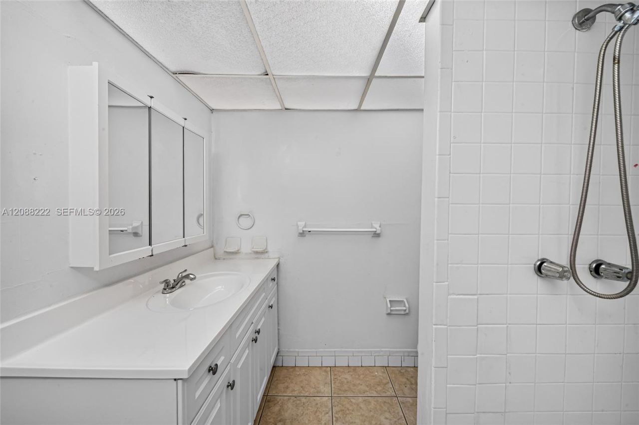 10000 NW 80th Ct , Unit 2432, Hialeah Gardens, FL 33016 Photo