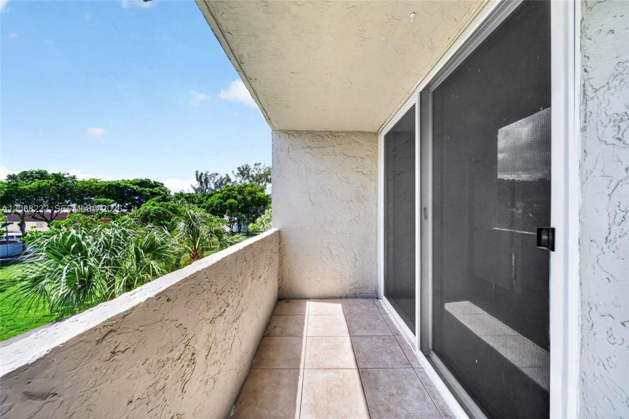10000 NW 80th Ct , Unit 2432, Hialeah Gardens, FL 33016 Photo