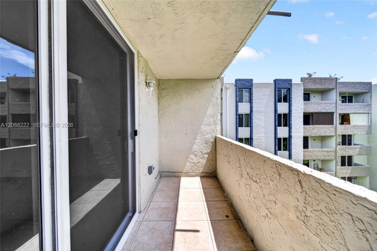 10000 NW 80th Ct , Unit 2432, Hialeah Gardens, FL 33016 Photo