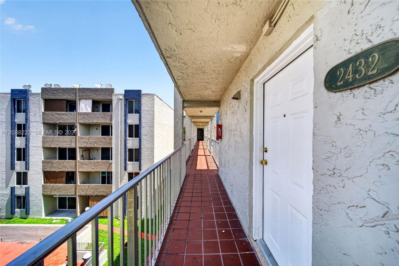 10000 NW 80th Ct , Unit 2432, Hialeah Gardens, FL 33016 Photo
