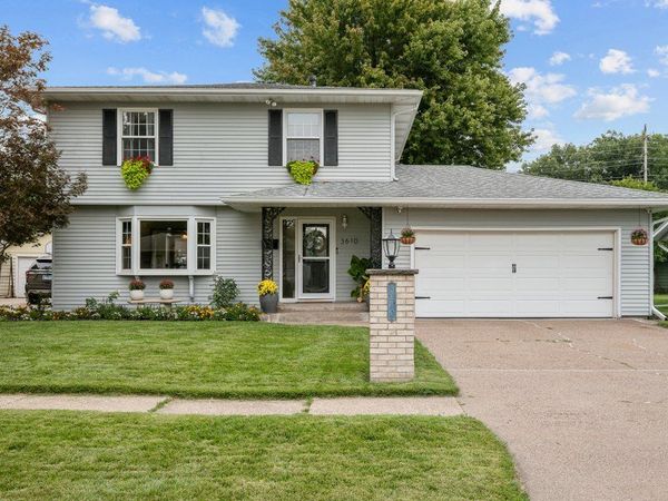 3610 37th Street , Moline, IL 61265