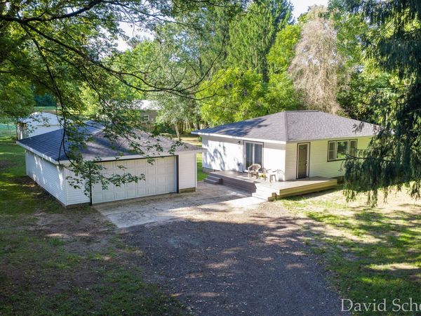 62 Flat River Drive SE, Lowell, MI 49331