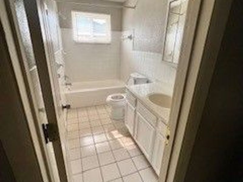 23856 Banbury Circle, Warrensville Heights, OH 44128 Photo 5