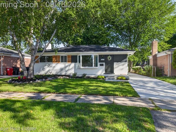16037 Larkspur Street , Roseville, Mi 48066