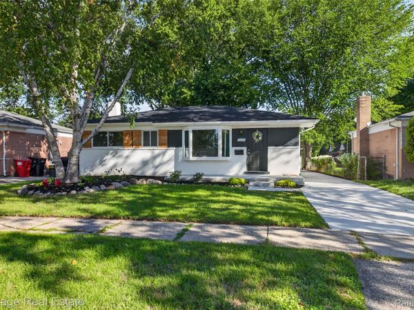 16037 Larkspur Street, Roseville, Mi 48066