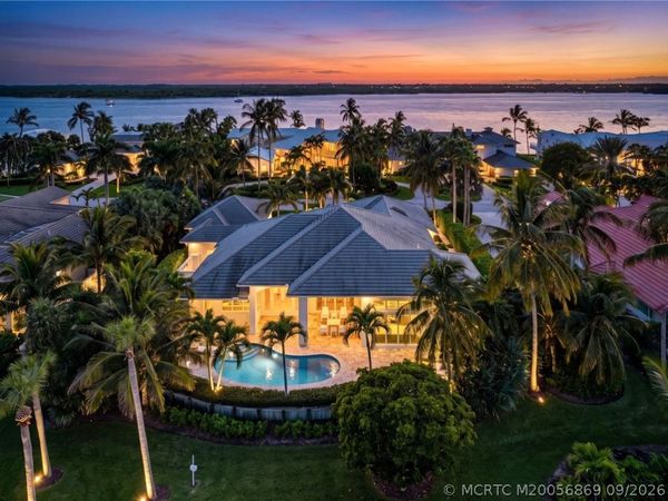 7037 SE Harbor Circle , Stuart, FL 34996