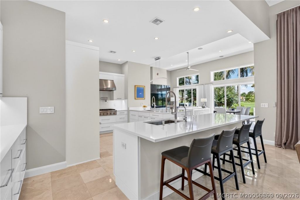 7037 SE Harbor Circle , Stuart, FL 34996 Photo