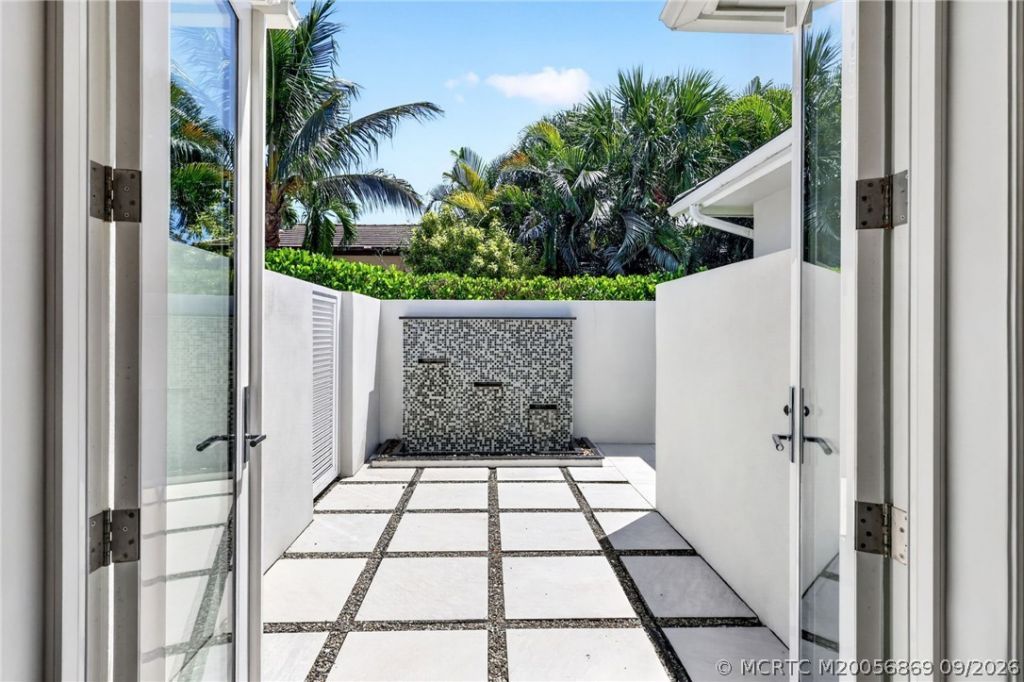 7037 SE Harbor Circle , Stuart, FL 34996 Photo