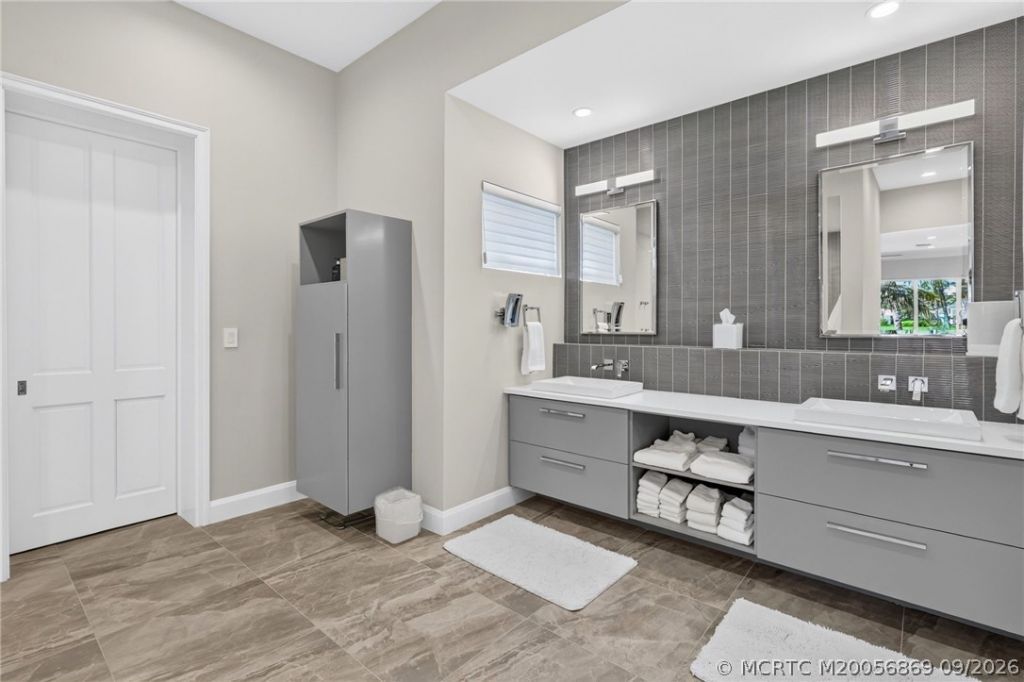 7037 SE Harbor Circle , Stuart, FL 34996 Photo