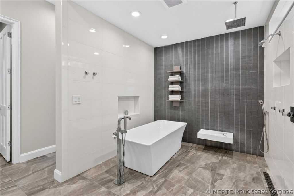 7037 SE Harbor Circle , Stuart, FL 34996 Photo
