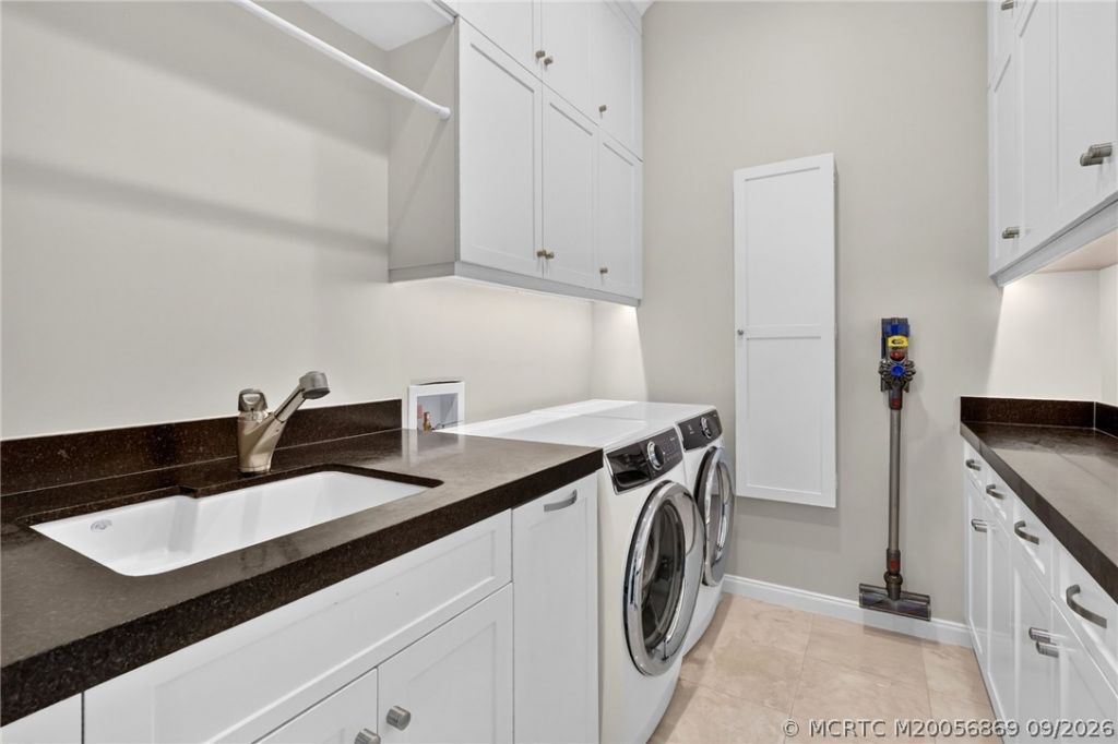 7037 SE Harbor Circle , Stuart, FL 34996 Photo