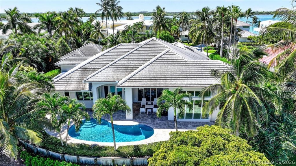 7037 SE Harbor Circle , Stuart, FL 34996 Photo