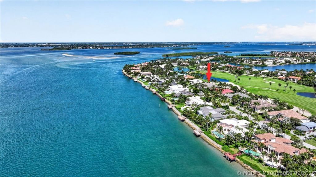 7037 SE Harbor Circle , Stuart, FL 34996 Photo