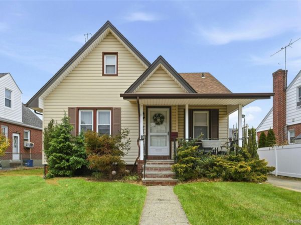 26 Haddon Road , New Hyde Park, NY 11040