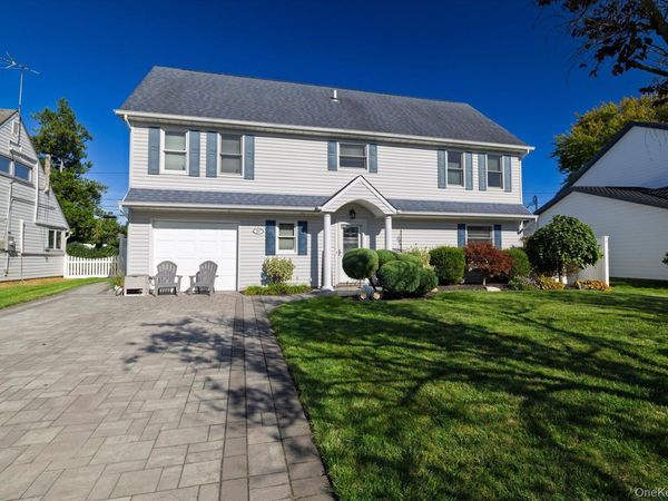 27 Welcome Lane, Wantagh, NY 11793