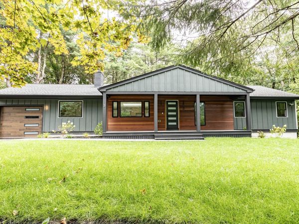 3 Tally Ho Ln, Wayland, MA 01778
