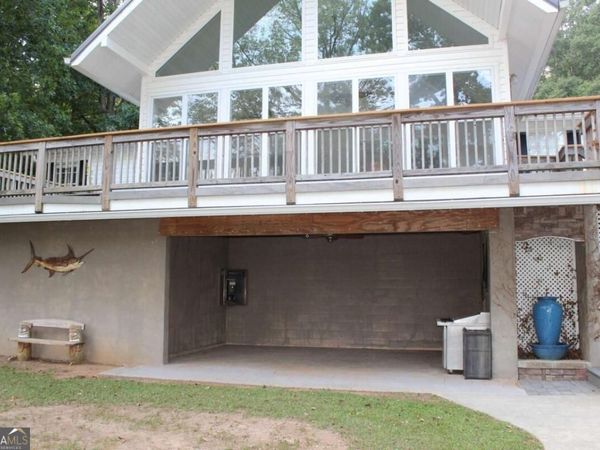 190 Roberts Point, Jackson, GA 30233