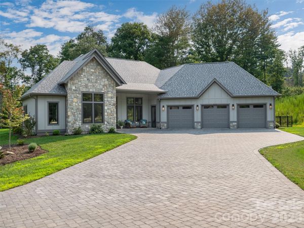 422 Ascension Valley , Horse Shoe, NC 28742