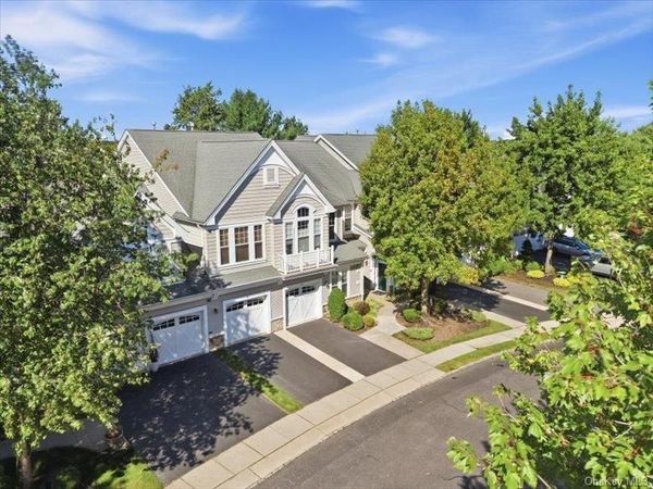 39 Symphony Drive , Lake Grove, NY 11755