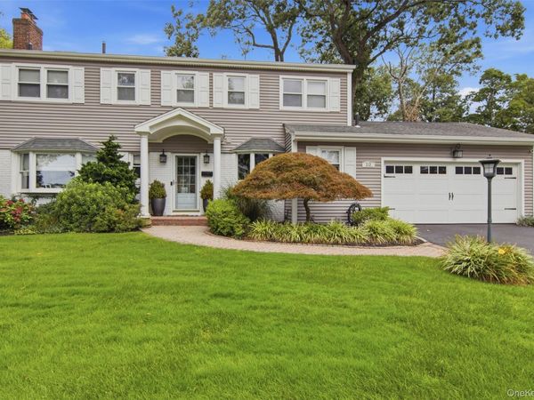 10 Hilltop Lane , Oyster Bay, NY 11771
