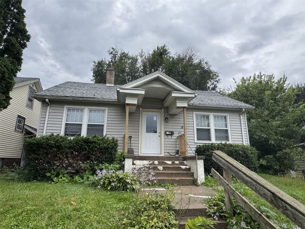 238 11th Street NW, Cedar Rapids, IA 52405