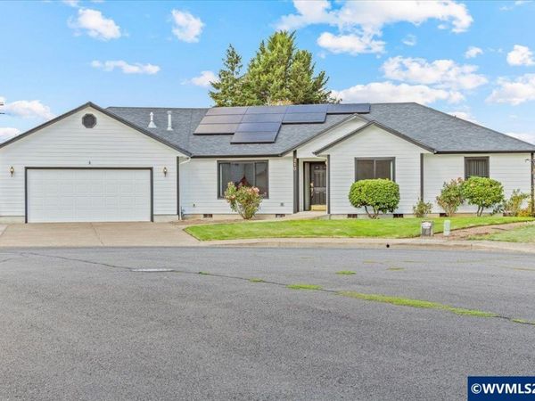 210 SE Ironwood Av, Dallas, OR 97338